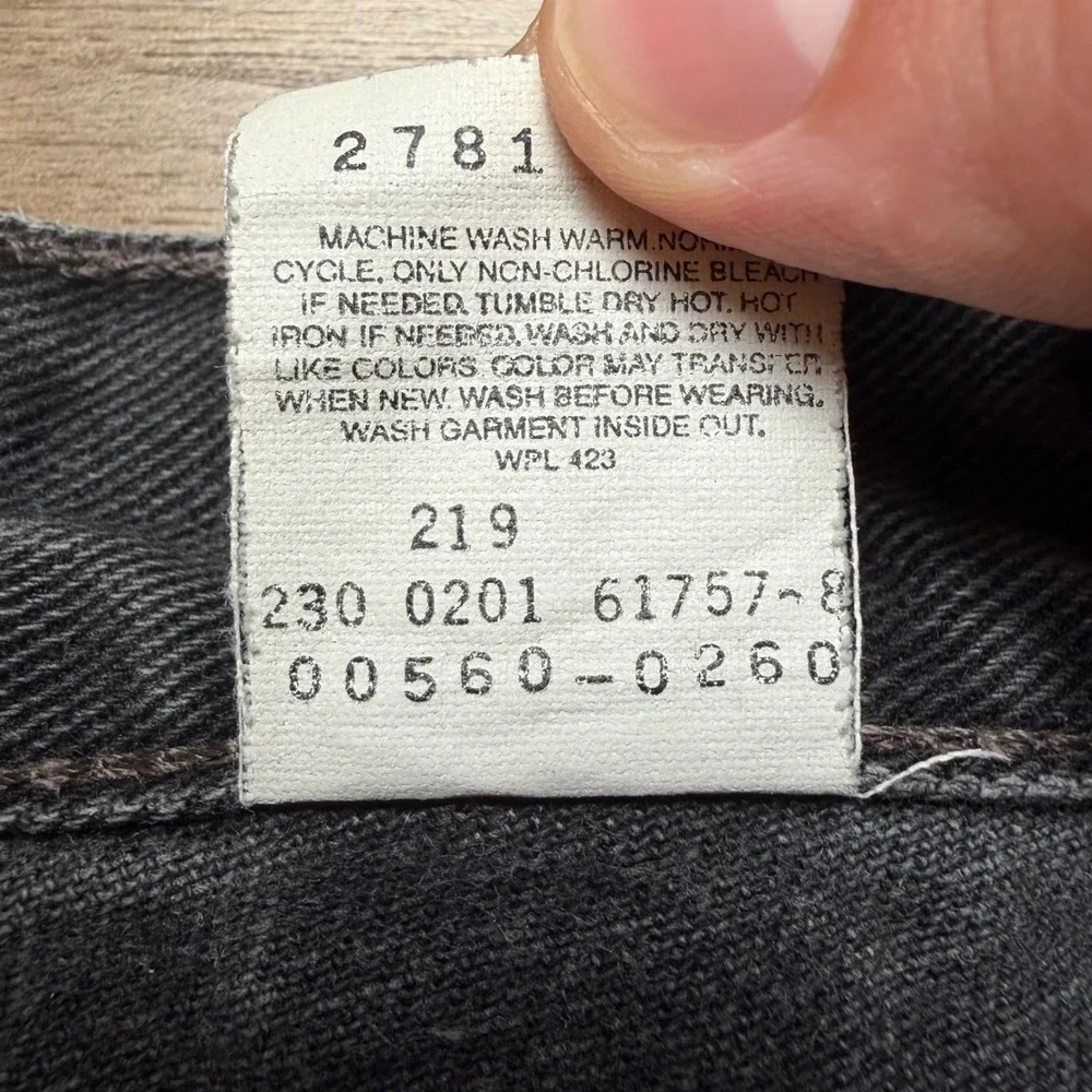 Vintage Levis 560 Denim Shorts Mens 42 Black Cutoff Loose Fit Raw Hem Grunge Y2K